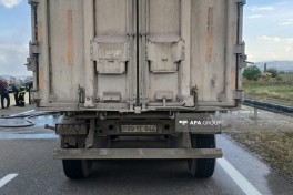 На автомагистрали Баку — Газах загорелся грузовик — ФОТО 