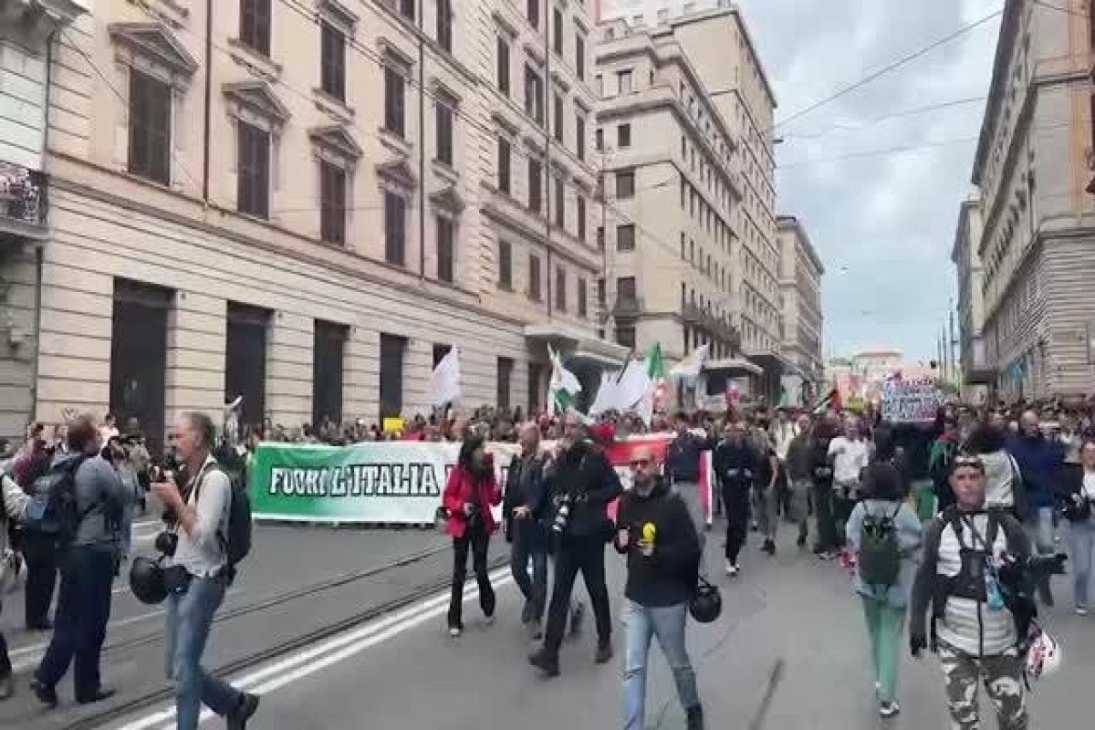 В разных городах Италии прошли протесты и произошли столкновения с полицией