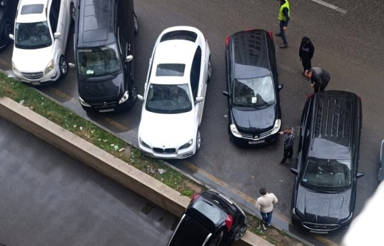 В Хырдалане перевернулся автомобиль, пострадал водитель — ВИДЕО 