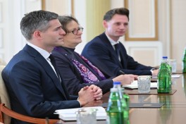 Президент Ильхам Алиев принял министра иностранных дел Нидерландов