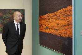 Президент Ильхам Алиев, первая леди Мехрибан Алиева и члены их семьи ознакомились с ретроспективной выставкой «Мой Абшерон и не только»