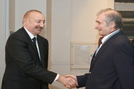 Президент Ильхам Алиев, первая леди Мехрибан Алиева и члены их семьи ознакомились с ретроспективной выставкой «Мой Абшерон и не только»
