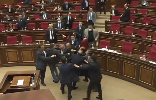В парламенте Армении произошла массовая драка между депутатами — ВИДЕО 