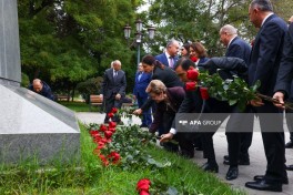 В Баку посещен памятнику Ататюрку