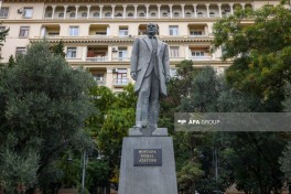 В Баку посещен памятнику Ататюрку