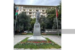 В Баку посещен памятнику Ататюрку