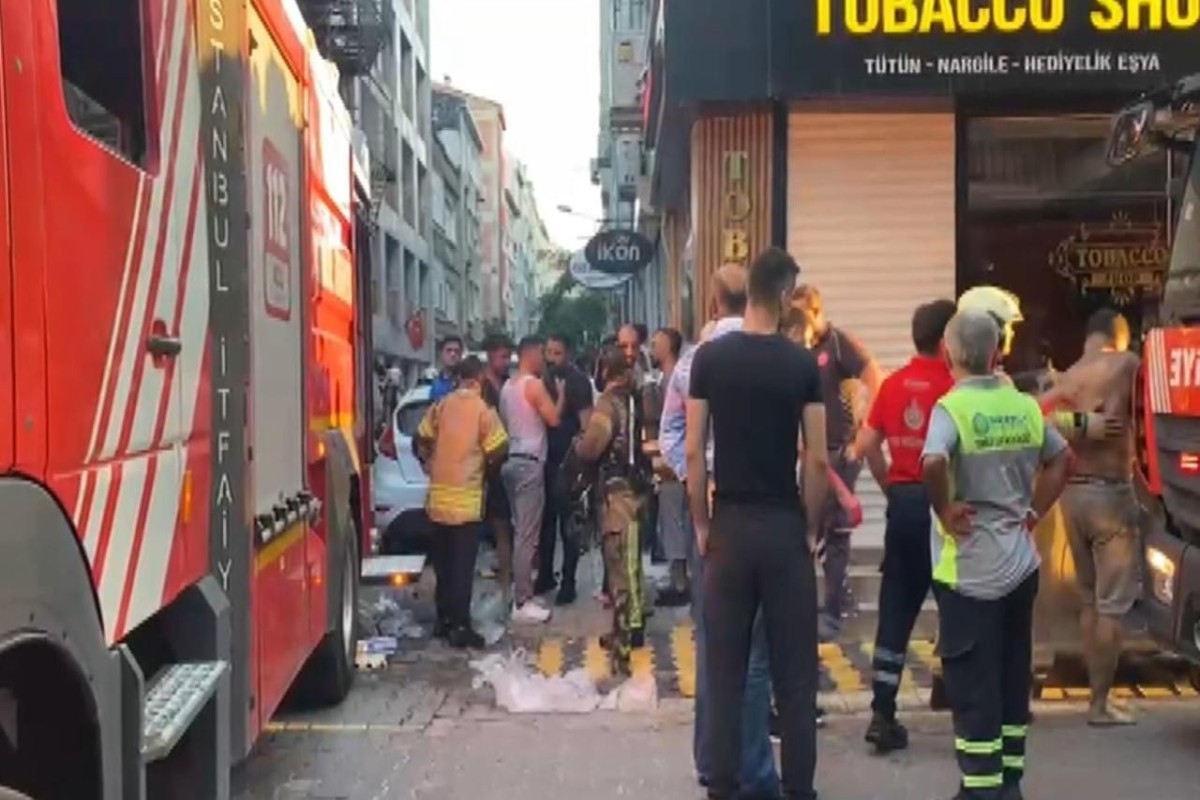 В результате пожара в отеле в Стамбуле пострадали 12 человек