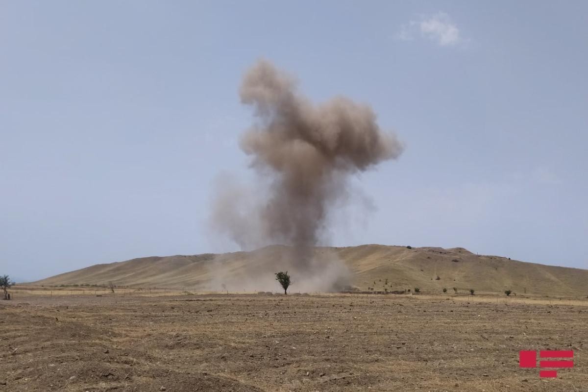 В Агдаме трактор подорвался на мине