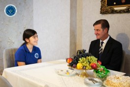 Европейско-азербайджанская школа взяла на себя оплату обучения ребёнка шехида — ФОТО 