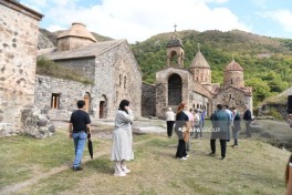 Иностранные дипломаты посетили монастырский комплекс Худавенг-ФОТО 