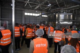 Иностранные дипломаты посетили завод минеральных вод «Истису»