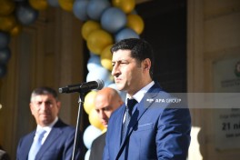 Эмин Амруллаев поздравил школьников с началом нового учебного года-ФОТО 