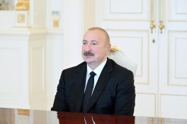 Президент Ильхам Алиев принял министра иностранных дел Турции