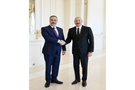 Президент Ильхам Алиев принял министра иностранных дел Турции