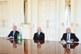 Президент Ильхам Алиев принял министра иностранных дел Турции