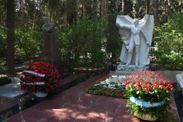 По случаю Дня национальной музыки на I Аллее почётного захоронения была посещена могила Узеира Гаджибейли-ФОТО 