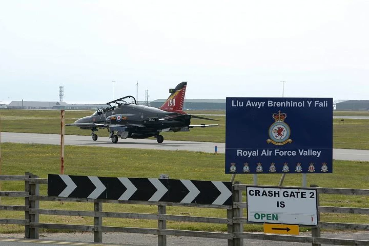 Самолет потерпел крушение вблизи британской базы RAF Valley