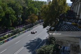 В Баку стартовал свободный заезд Гран-при Азербайджана «Формула-1» -ФОТО 