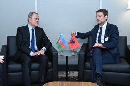 Джейхун Байрамов встретился с главой МИД Албании