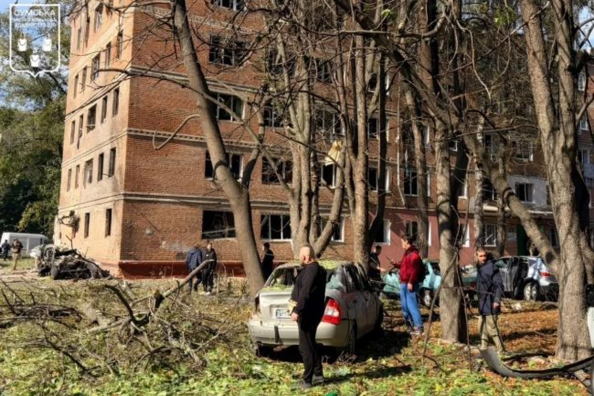 В результате удара российской армии по центру Сум есть погибшие и раненые