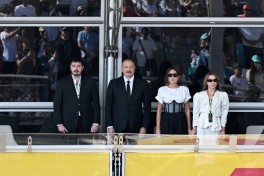 Президент Ильхам Алиев и первая леди Мехрибан Алиева наблюдали за основным заездом Гран-при Азербайджана «Формулы-1» -ОБНОВЛЕНО-1 