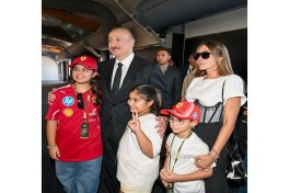 Президент Ильхам Алиев и первая леди Мехрибан Алиева наблюдали за основным заездом Гран-при Азербайджана «Формулы-1» -ОБНОВЛЕНО-1 