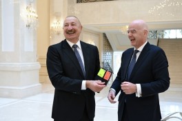 Президент Ильхам Алиев принял главу ФИФА