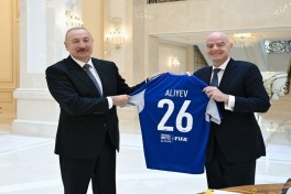 Президент Ильхам Алиев принял главу ФИФА