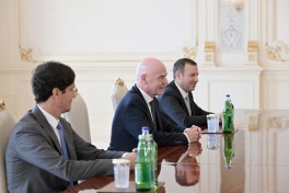 Президент Ильхам Алиев принял главу ФИФА