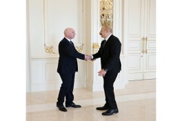 Президент Ильхам Алиев принял главу ФИФА