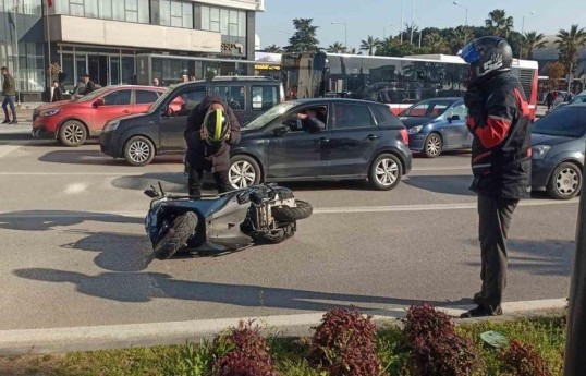 В Нахчыване столкнулись мотоцикл и скутер, пострадали три человека