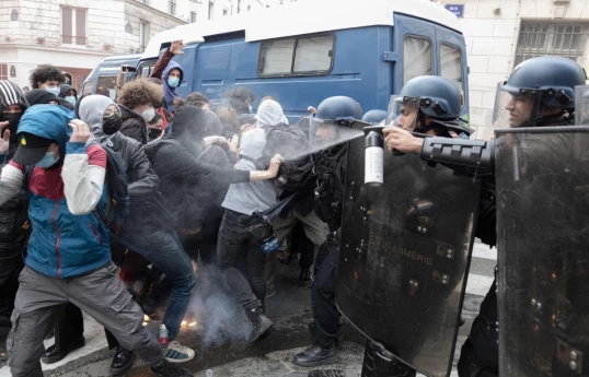 Во время протестов во Франции пострадали 76 человек