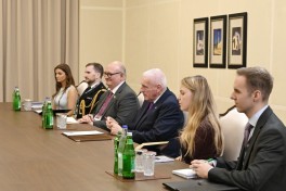 Президент Ильхам Алиев принял госминистра Великобритании по вопросам обороны